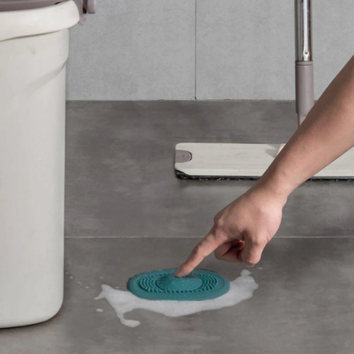 Heuts Goods - Gootsteenzeef - Gootsteenstop - Afvoerzeef - Afvoerstop - Spoelbal - Bad - Douchebak - Keuken - Wasbak - Badkuip - Siliconen - Donkerblauw 11 Heuts Goods - Gootsteenzeef - Gootsteenstop - Afvoerzeef - Afvoerstop - Spoelbal - Bad - Douchebak - Keuken - Wasbak - Badkuip - Siliconen - Donkerblauw - Afbeelding 9