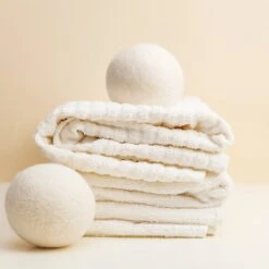 Apeiron Drogerballen - Droogballen - 6 XL Wasbollen - Droger - Duurzaam - Wasmachine - Wasverzachter - Energie Besparen - Zero Waste - Schapenvacht - Wol 21 Apeiron Drogerballen - Droogballen - 6 XL Wasbollen - Droger - Duurzaam - Wasmachine - Wasverzachter - Energie Besparen - Zero Waste - Schapenvacht - Wol -Schone Winkel 1200x1200 790