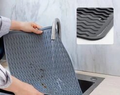 Merkloos Afdruipmat - Pannenonderzetter- Siliconen Mat - Zwart - 30 X 40 CM - Met Ophanggat - Hittebestendig -Schone Winkel 1200x954 2