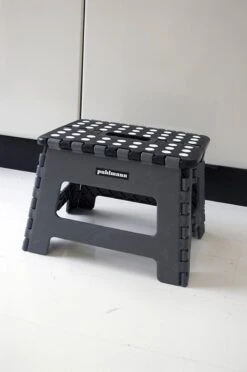 PUHLMANN - Inklapbare Kruk, JAMES, Plastic, Grijs, 22 Cm Hoog, Max 100 Kilo -Schone Winkel 797x1200 2